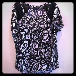 Torrid Black White Spiral Short Sleeve Blouse Size 0 aka Large